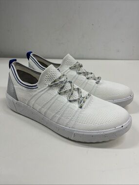 New Bzees March On Sneaker in White Size 9